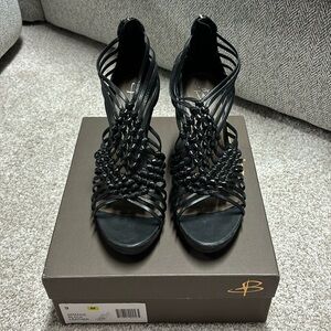 Black b. Makowsky wedges